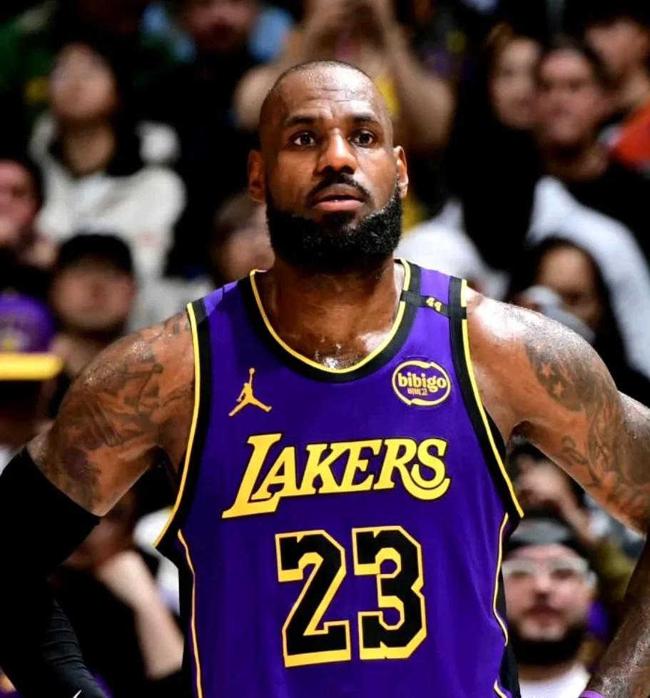 开云体育 勇士前途光明！，詹姆斯新星比赛局势复杂表现突出全场沸腾不已